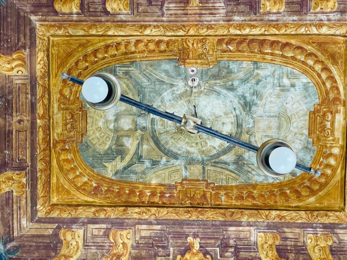 Sul Teatro San Carlo Naples